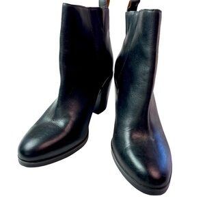 NICE! Almost new black Gap boots. 9M